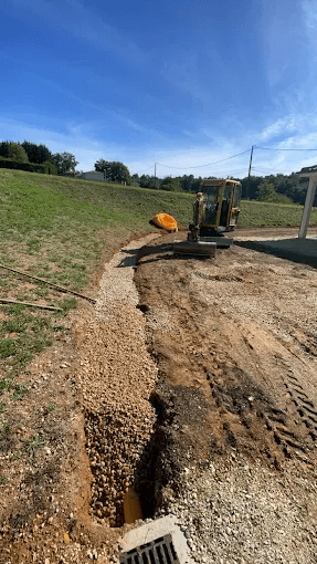 Tranchée de drainage et terrassement